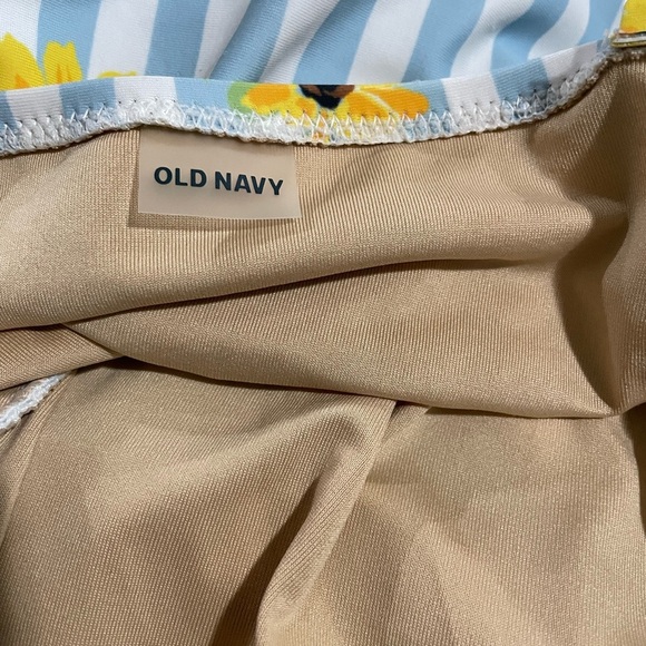 Old Navy women’s one piece bathing suits Striped and floral. Tie shoulder size M - Picture 7 of 7
